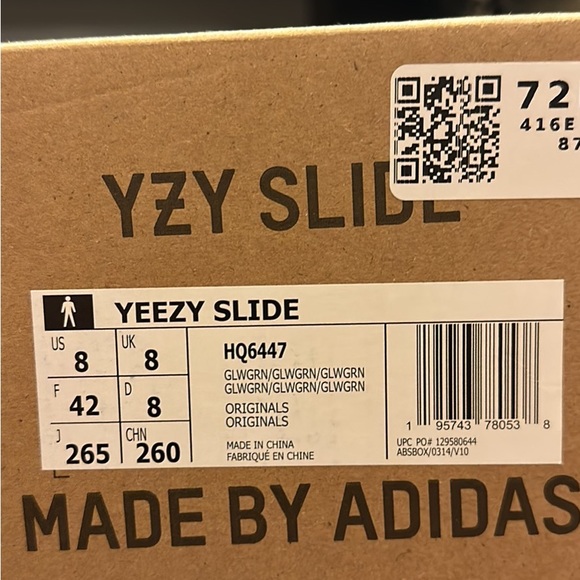 Yeezy slides size 8 men’s/women’s 9 BNWT - Picture 1 of 2